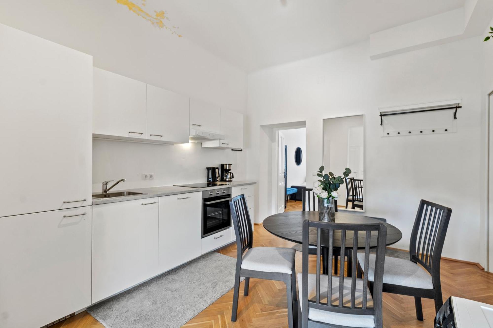 Balcony Apartment, 4 Min To U3 Zipperer Strasse Vienna Esterno foto